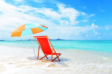 沖縄の美しい海とビーチチェア