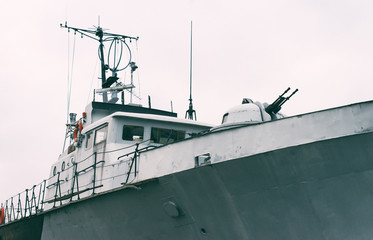 Patrol ship with radar and gun.