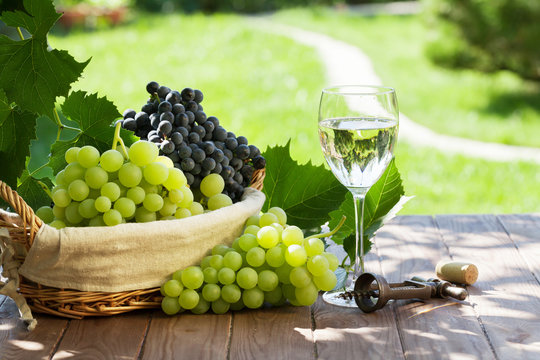 White wine glass, red and white grape