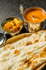 典型的なインドのカレー弁当　 Indian curry and chicken lunch