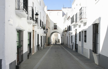 Fototapeta na wymiar Whitewashed houses at village streets of Olivenza, Spain