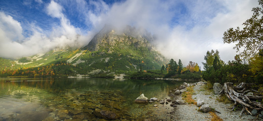 Górskie jezioro Popradske Pleso © Mike Mareen