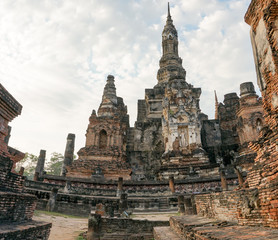 Naklejka premium Wat Mahathat Sukhothai Historical Park Thailand