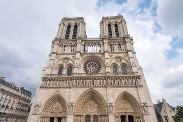 Fototapeta na wymiar Notre Dame facade - Paris landmark