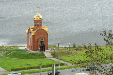 Часовня Александра Невского на берегу пруда.