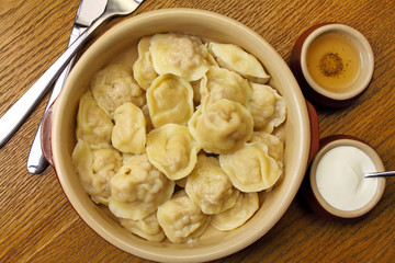pelmeni, Russian cuisine with sour cream
