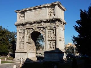 Fototapeta na wymiar Benevento - Arco di Traiano
