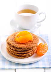 Caramel waffles with tangerines