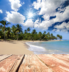 Obraz premium Auszeit: Traumurlaub an einem einsamen Sandstrand in der Karibik mit Bootssteg:)