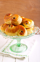 S shaped rolls with raisin