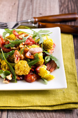 Salad: broccoli, smoked meat, nuts and rocket