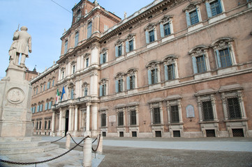 Fototapeta na wymiar The ducal palace of Modena