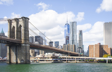 Fototapeta na wymiar View of Manhattan and Brooklyn bridge