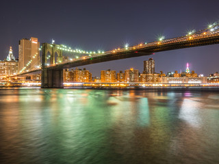 Fototapeta na wymiar Brooklyn Bridge in Winter
