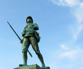War monument (front view) erected in 1912 as a memorial to the Boer War (1899-1902), with space for text.
