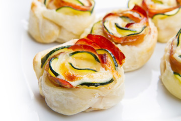 roses puff pastry with zucchini and bacon