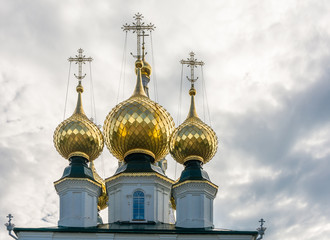 Fototapeta na wymiar The Golden domes of the Church ensemble in Plyos, Ivanovo region