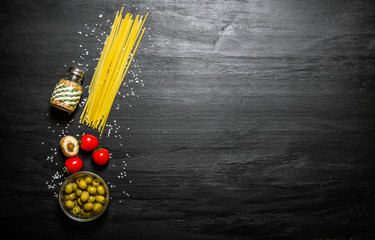 Dry spaghetti with olives, tomatoes and salt.