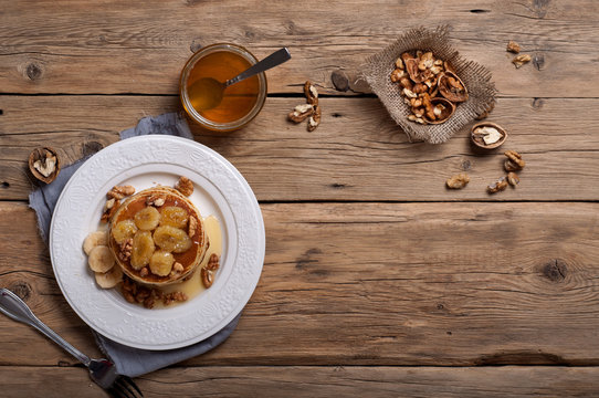 Pancake with nuts, honey and caramelized bananas