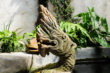 Fototapeta premium King naga statue in garden