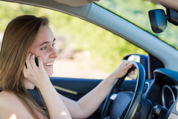 Naklejka premium Beautiful business woman driving a car