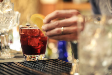 Preparation of a negroni cocktail