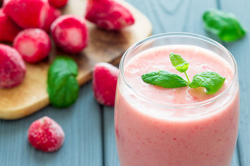 Pink Berry Smoothie with Strawberries and Mint
