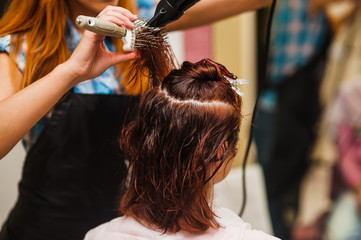 Fototapeta premium Wrap the hairdresser