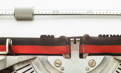 Typewriter with a clean sheet of paper - Macchina da scrivere con foglio bianco