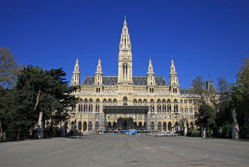 Obraz premium VIENNA, AUSTRIA - APRIL 26, 2013: City hall, Viena, Austria