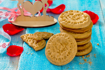 Cookies Valentine's Day, with honey and cinnamon