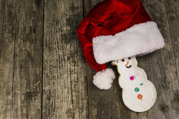 Obraz na płótnie Canvas cupcake snowman on old wooden board