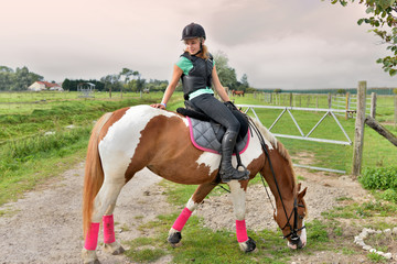 promenade à cheval dans la nature © Image'in