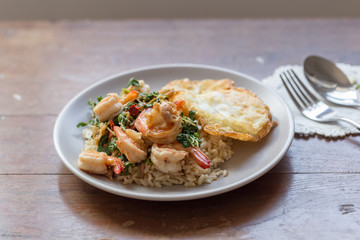 Spicy fried shrimp with basil leaves