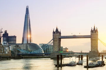 Crédence de cuisine en verre imprimé Londres Londres, le Shard et le Tower Bridge au coucher du soleil