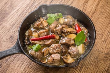 砂肝のアヒージョ　オイル焼き　スペイン小皿料理　 chicken gizzard ajillo
