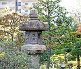 Fototapeta na wymiar Ancient Japanese stone lantern