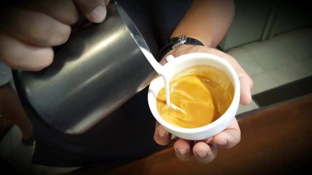how to coffee latte art in cafe