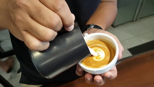 how to coffee latte art in cafe