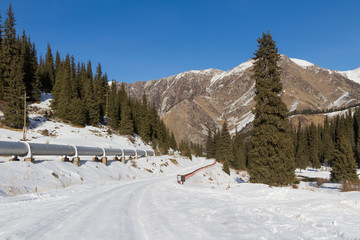 Fototapeta na wymiar snowy mountain road