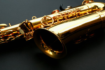 Obraz premium Beautiful golden saxophone on black background, close up