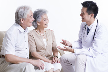 Fototapeta premium Doctor talking with senior couple