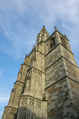 Fototapeta na wymiar Kirchturm vor einem blauen Himmel