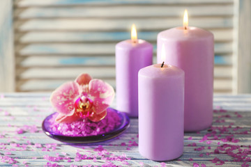 Obraz na płótnie Canvas Spa salt with flower and candles on table