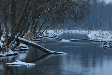 Zimowa rzeka © Tomek Kiecana