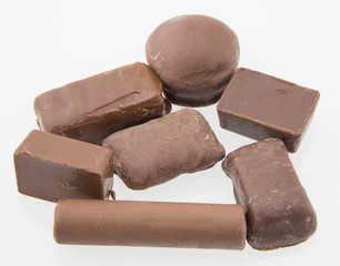 Variedad de chocolates dulces.