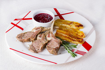 Rack of lamb with cranberry sauce and fried bananas