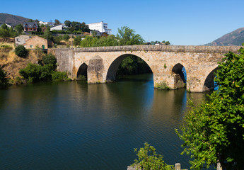 Fototapeta na wymiar Old bridge in Petin