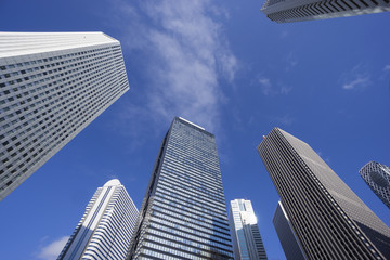 Obraz na płótnie Canvas 快晴青空　新宿高層ビル群を見上げる　超広角