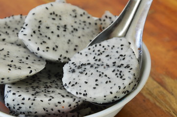 Obraz premium dragon fruit slice on spoon